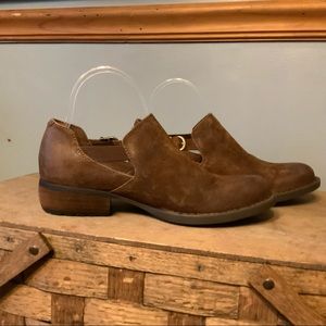 Born Distressed brown suede ankle boot/shoe 7 1/2